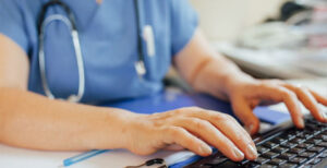 Lee más sobre el artículo Licencias médicas por enfermedad inculpable: qué deben saber empleadores y trabajadores.